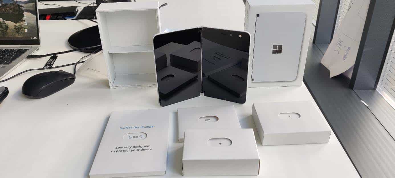 Unboxing Microsoft Surface Duo